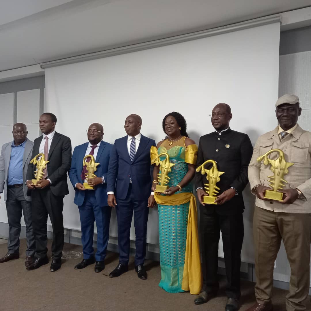 cote-divoire-1ere-edition-des-awards-de-leconomie-25-batisseurs-de-leconomie-ivoirienne-distingues.jpg