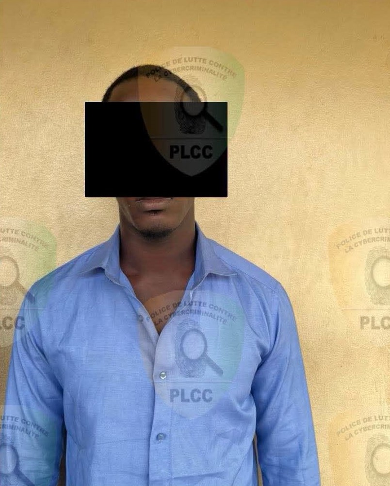 cote-divoire-il-photographie-une-carte-et-vide-un-compte-bancaire.jpg