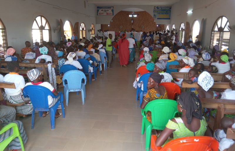 cote-divoire-zadiahio-grande-mobilisation-des-fideles-pour-la-consecration-de-la-paroisse-notre-dame-des-missions.jpg