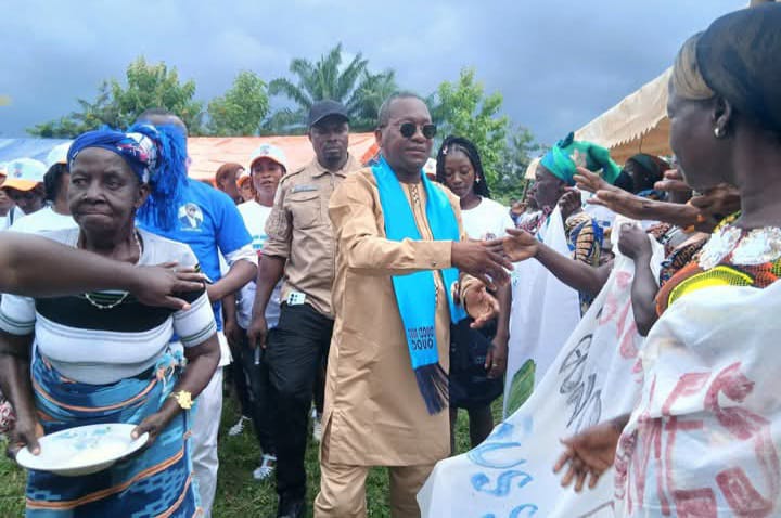 zouan-hounien-le-president-du-mouvement-nouvel-elan-alfred-deba-pose-plusieurs-actions-de-developpement.jpg