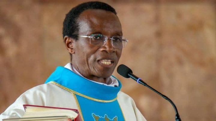 Côte d’Ivoire / Carême : L’Abbé Norbert Eric Abékan dénonce la peur qui pousse à se taire face à l’injustice