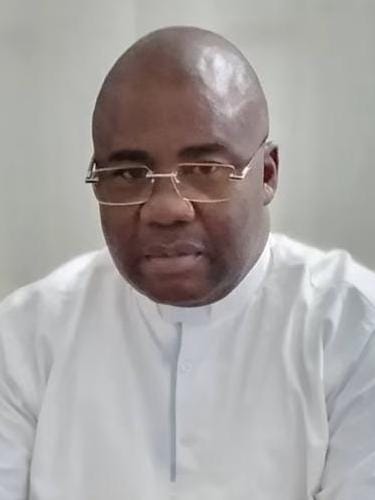 Côte d'Ivoire / Enseignement supérieur catholique : le prêtre ivoirien Adrien Essoh Gnamba prend les rênes de l'UCAO-UUC à Cotonou
