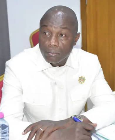 Côte d’Ivoire / Le député de Tabou Gnépa Iroko recadre l’artiste Gbi de fer : « Rabaisser toute une communauté relève de la mauvaise foi »